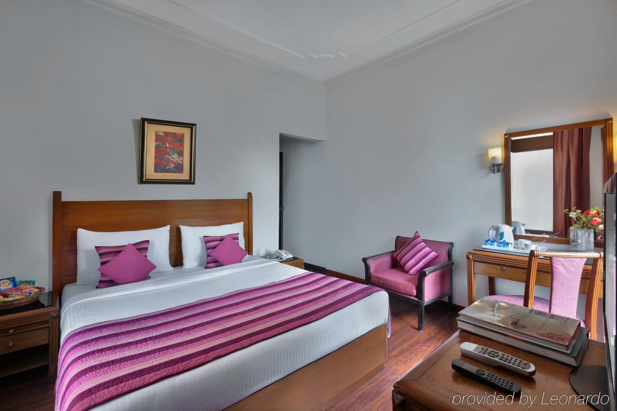 Regale Inn Nuova Delhi Esterno foto