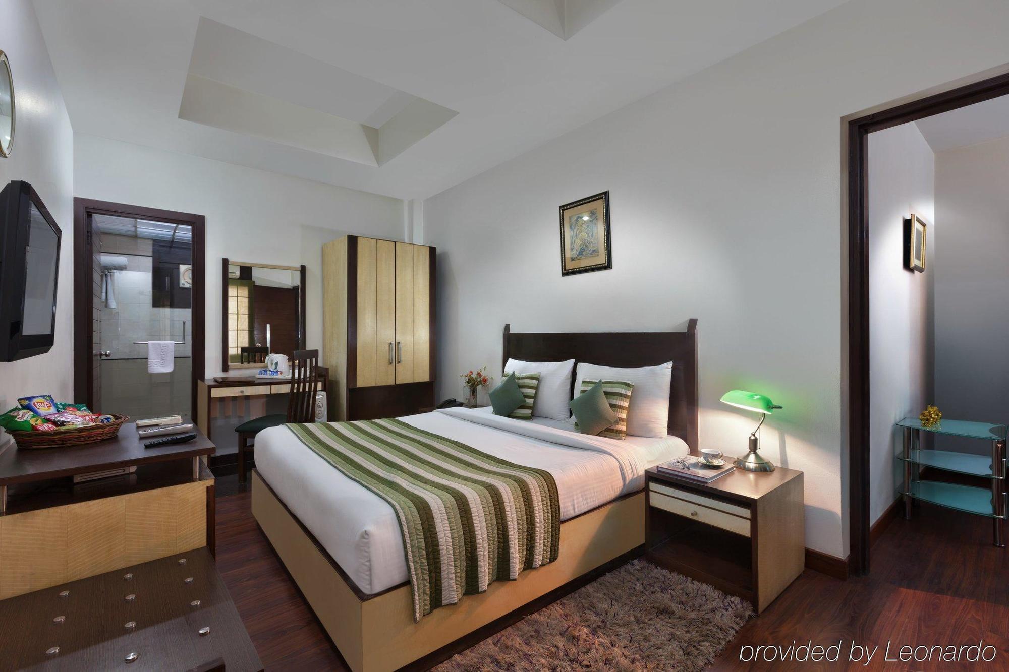 Regale Inn Nuova Delhi Esterno foto