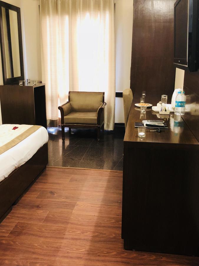 Regale Inn Nuova Delhi Esterno foto