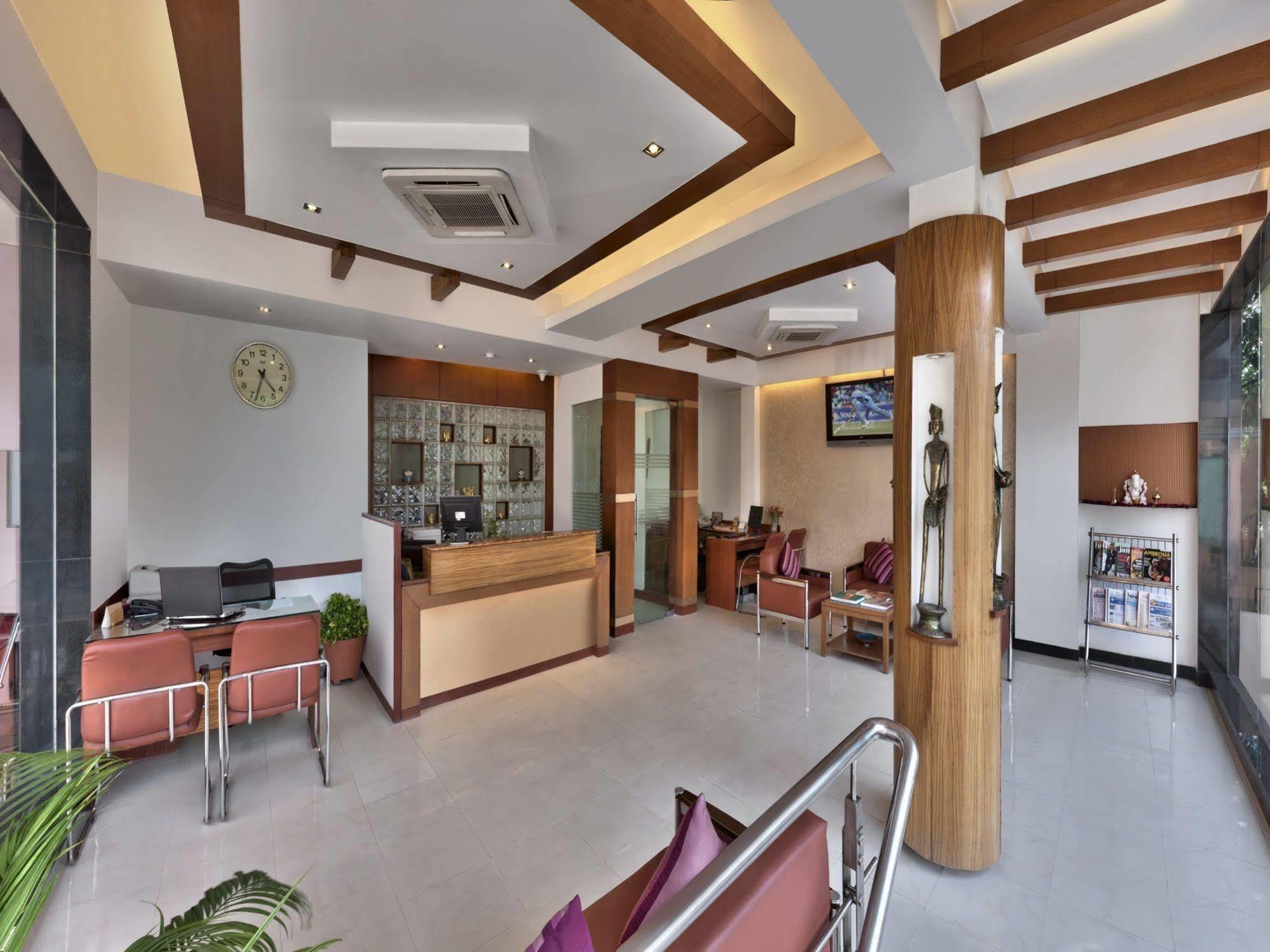 Regale Inn Nuova Delhi Esterno foto